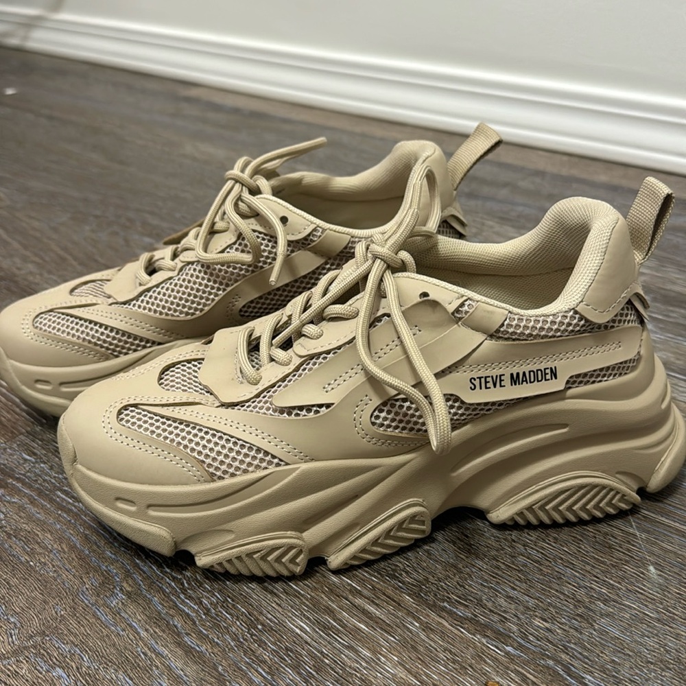 STEVE MADDEN POSSESSION SNEAKERS